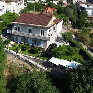 ilvi-guesthouse.albaniahotels.org/